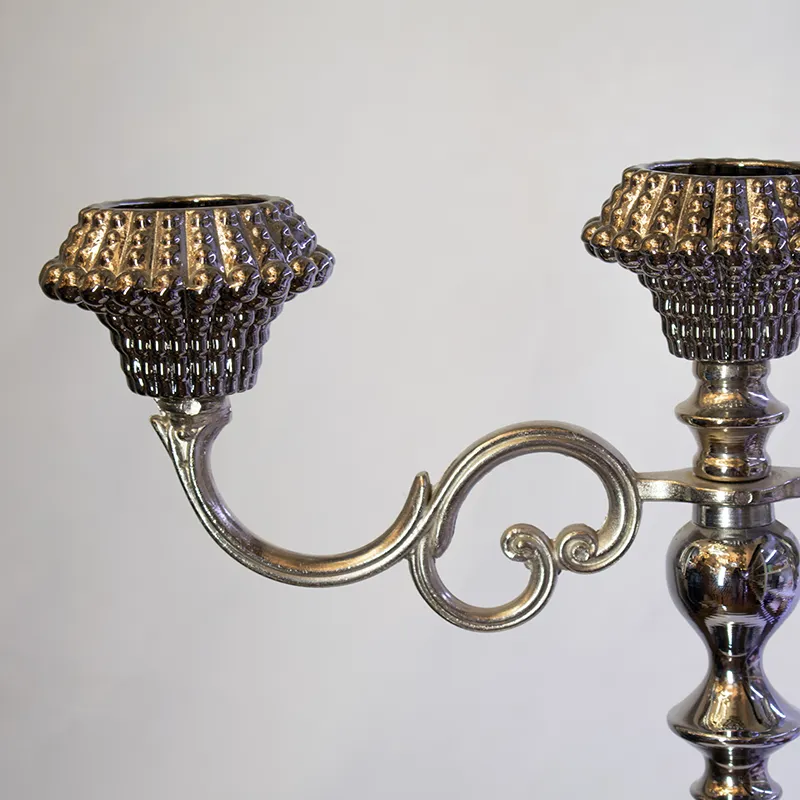 شمعدان سه‌شاخه فلزی طرح کلاسیک